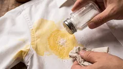 Rasvatahra vaatteessa? Kolmen arkiainesosan ensiapu 15–30 minuutissa