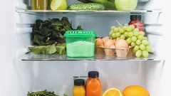 Jääkaapin epämiellyttävä haju häviää hetkessä: helppo kotivinkki raikkauden säilyttämiseen