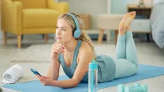 Liikunta laiskureille. Kuinka kasvattaa lihaksia huomaamatta ympäristön ihmisiltä, istuen toimistossa tai bussissa