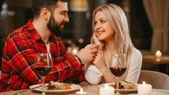 8 salaisia merkkejä: miten tietää, että joku on kiinnostunut sinusta