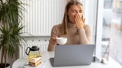 Tunnetko itsesi väsyneeksi jo kello kolmen aikaan? Syynä saattaa olla aamurutiinisi.