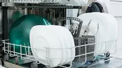  Neljä keittiötarviketta, joita ei pidä pestä astianpesukoneessa.