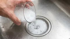 Helppo tapa puhdistaa pesuallas itse tehdyn liuoksen avulla 2 minuutissa.