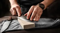 Kuinka teroittaa veitsiä vesiteroittimella: 5 helppoa vaihetta täydellisen terävään terään.