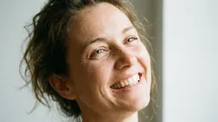 10 kiehtovaa asiaa, jotka tekevät naisesta pirun viehättävän miehen silmissä