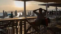 Pääsiäinen ja kesä 2026: mitä muutoksia lentomatkustukseen on tulossa – ja miten varata lippuja varasuunnitelman kera.