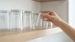 Miksi lasit ja kupit tulisi säilyttää ylösalaisin: muista tämä koko elämäsi ajan