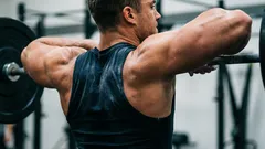 Parhaat olkapääharjoitukset, jotka antavat sinulle V-muotoisen vartalon