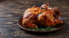 Mitä laittaa kananlihaan, jotta liha olisi mehukasta ja mureaa: kolme parasta marinadia uunissa paistamiseen